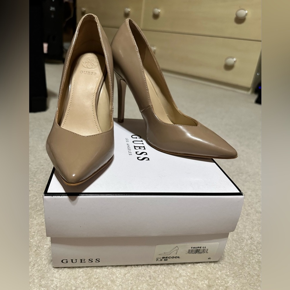 GUESS patent leather Heels